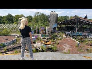 Risky public fucking! Exploring an abandoned water park