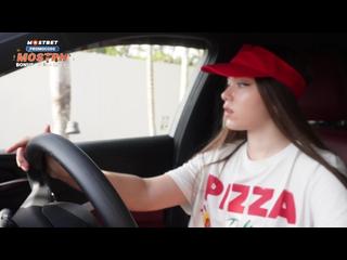 Fucked a pizza delivery girl for being late, got a tip with a powerful creampie in her pussy